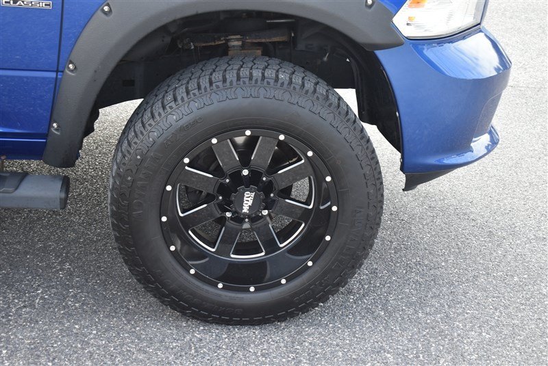 Used 2019 RAM 1500 Express w/ Express Value Package AWD/4WD image 3