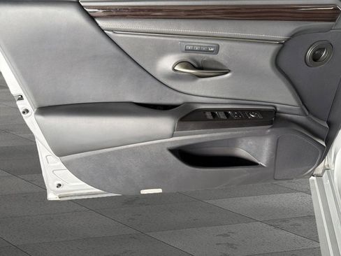 Used 2019 Lexus ES 300h w/ Premium Package FWD image 8