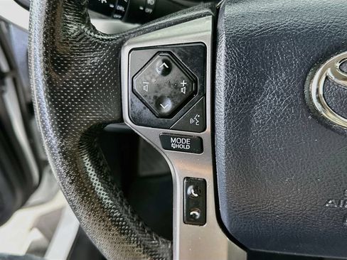 Used 2020 Toyota Tacoma SR5 RWD image 22