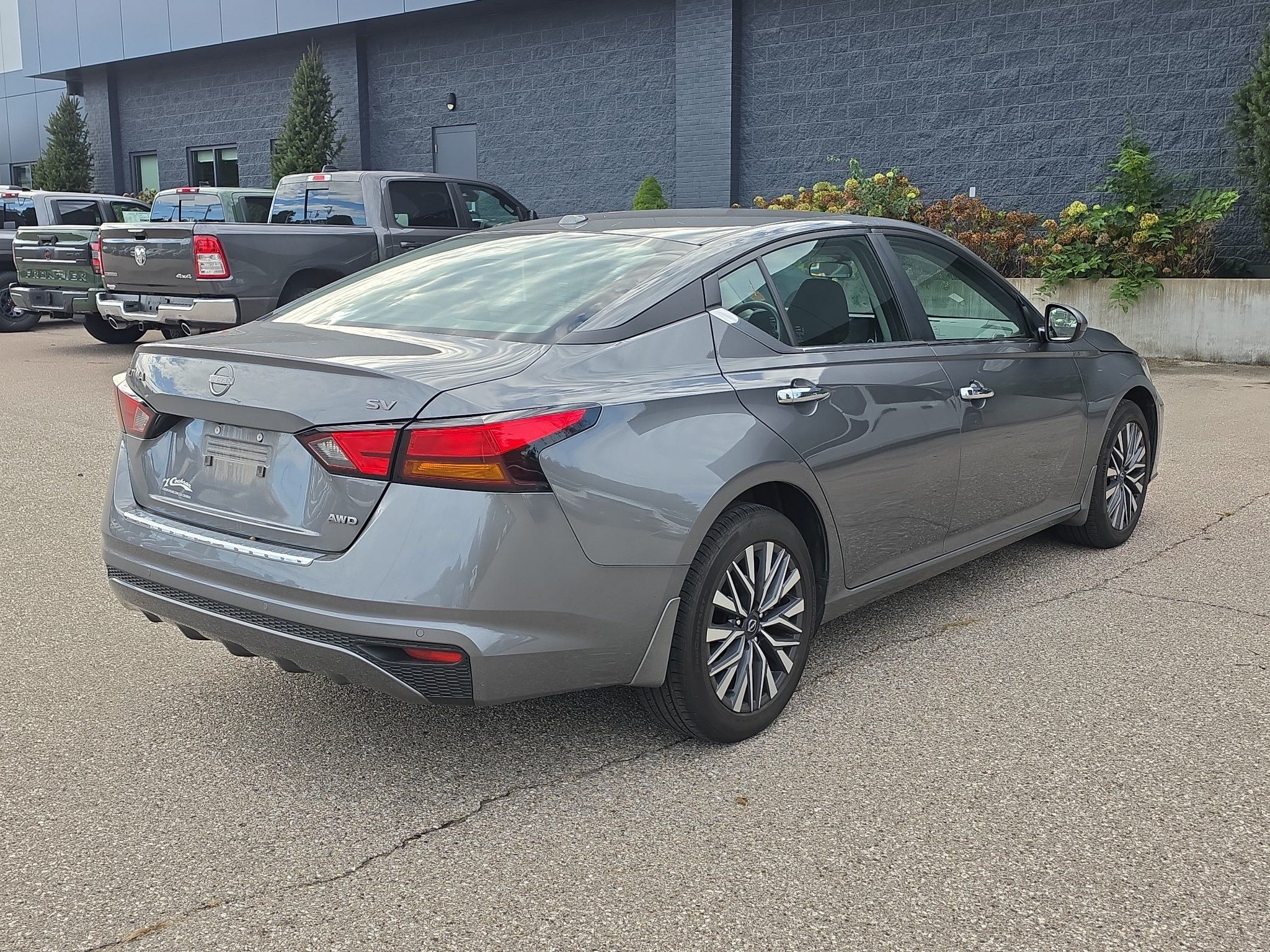 Used 2023 Nissan Altima 2.5 SV AWD/4WD image 7