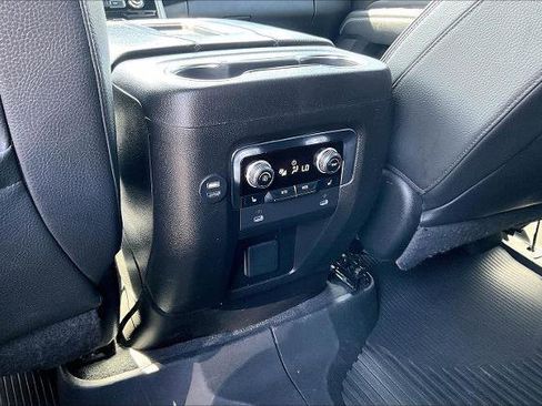Used 2022 GMC Yukon XL Denali w/ Advanced Technology Package image 9
