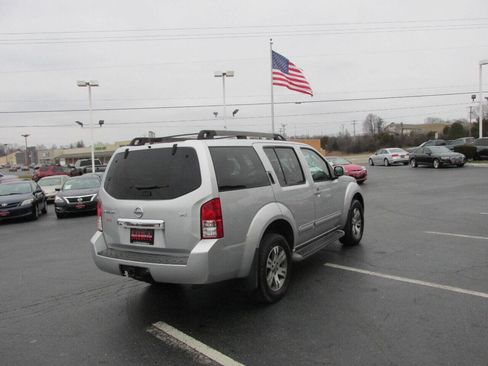 Used 2010 Nissan Pathfinder SE w/ SE Premium Journey Pkg AWD/4WD image 7