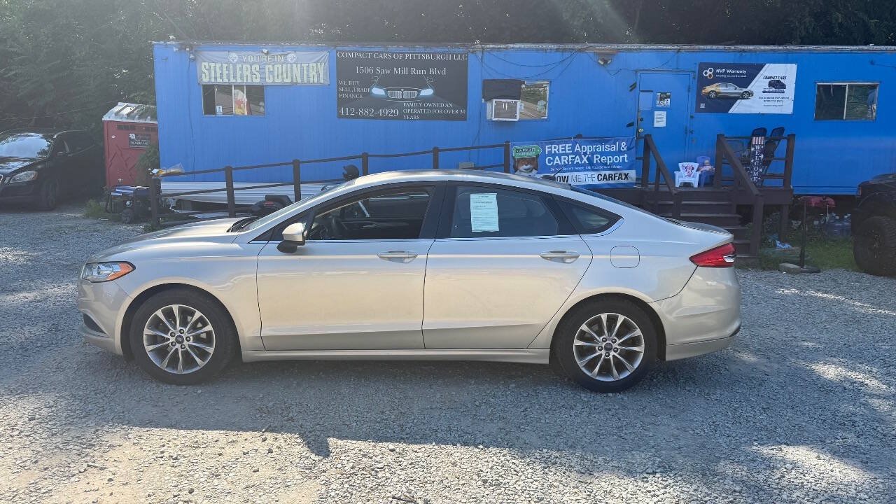 Used 2017 Ford Fusion SE w/ Fusion SE Technology Package FWD image 2