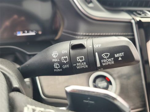 Used 2025 Jeep Grand Cherokee Limited w/ Luxury Tech Group II image 27