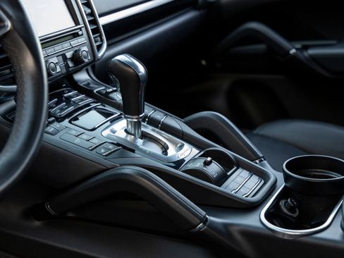 Used 2016 Porsche Cayenne image 40