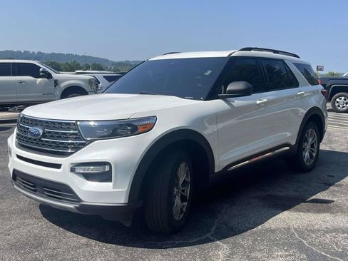 Used 2022 Ford Explorer XLT w/ Equipment Group 202A AWD/4WD image 8
