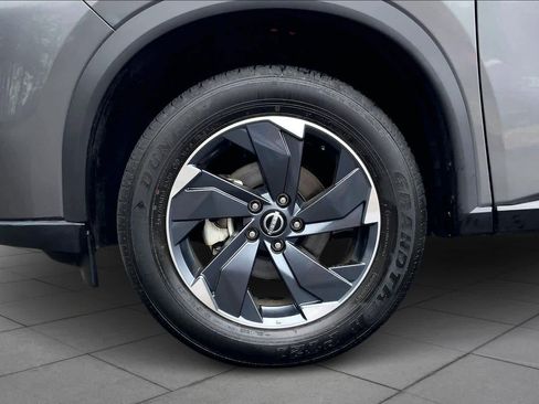 Used 2025 Nissan Rogue SV image 10