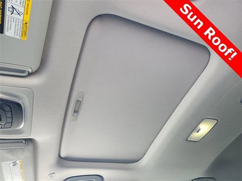 Used 2023 Toyota Corolla Cross XLE image 12