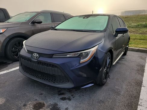 Used 2022 Toyota Corolla LE image 3