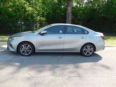 Used 2023 Kia Forte LXS FWD image 2