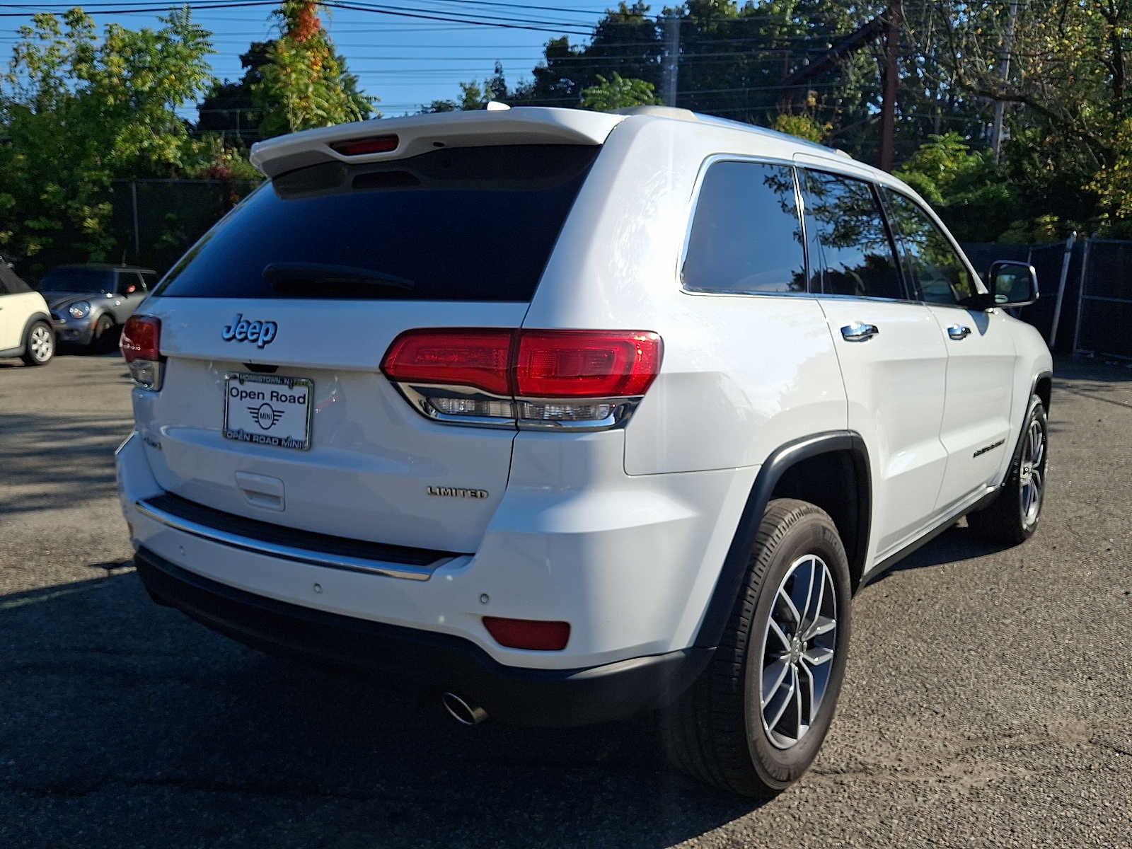 Used 2018 Jeep Grand Cherokee Limited AWD/4WD image 6