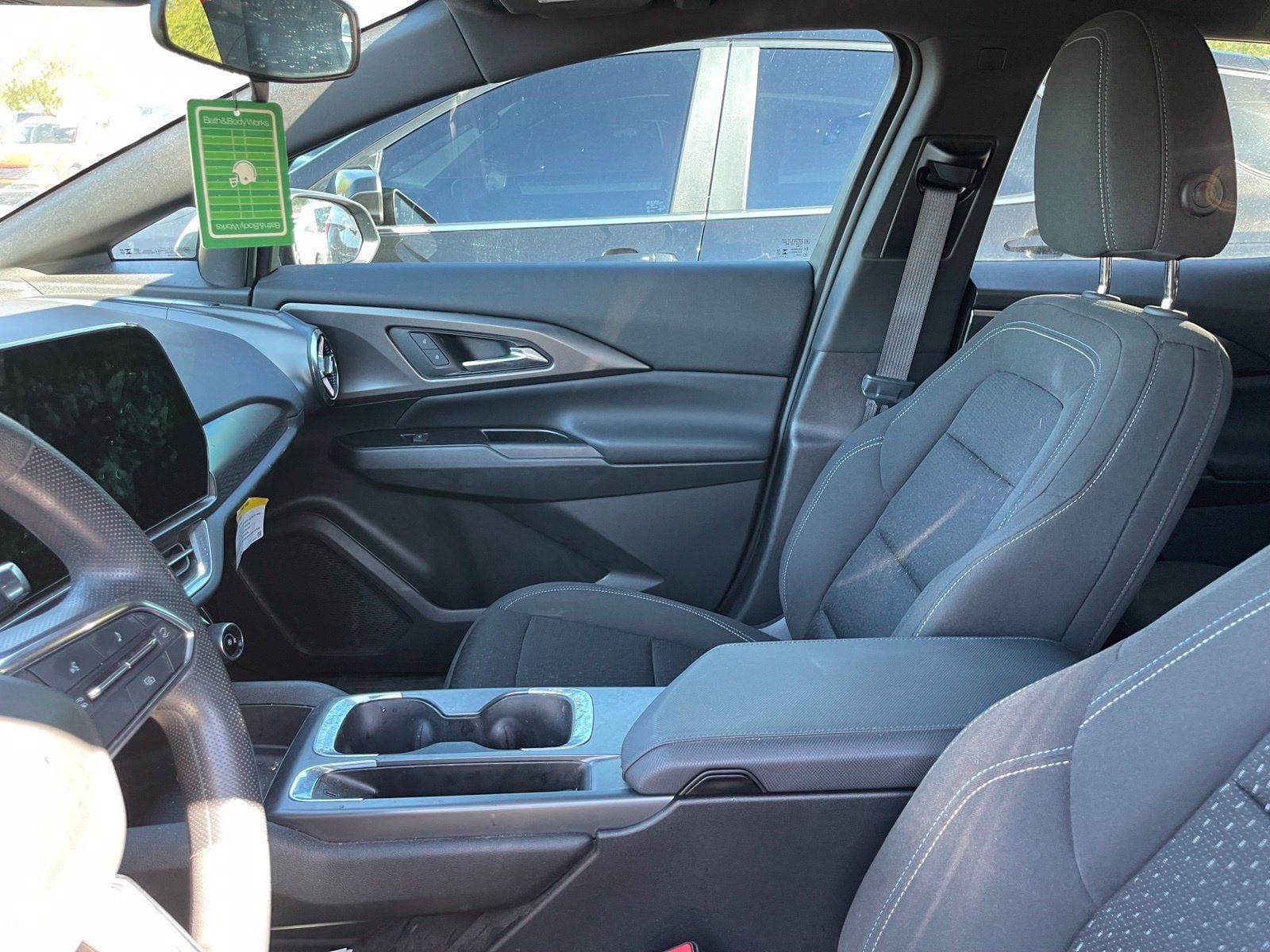 Used 2025 Chevrolet Equinox EV LT FWD image 9