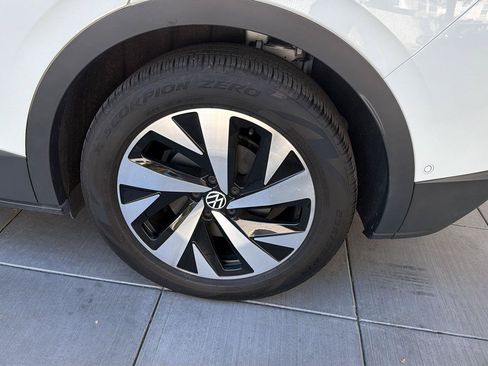 Certified 2024 Volkswagen ID.4 2WD image 12
