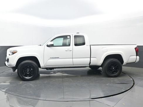 Used 2022 Toyota Tacoma SR5 w/ Technology Package image 21