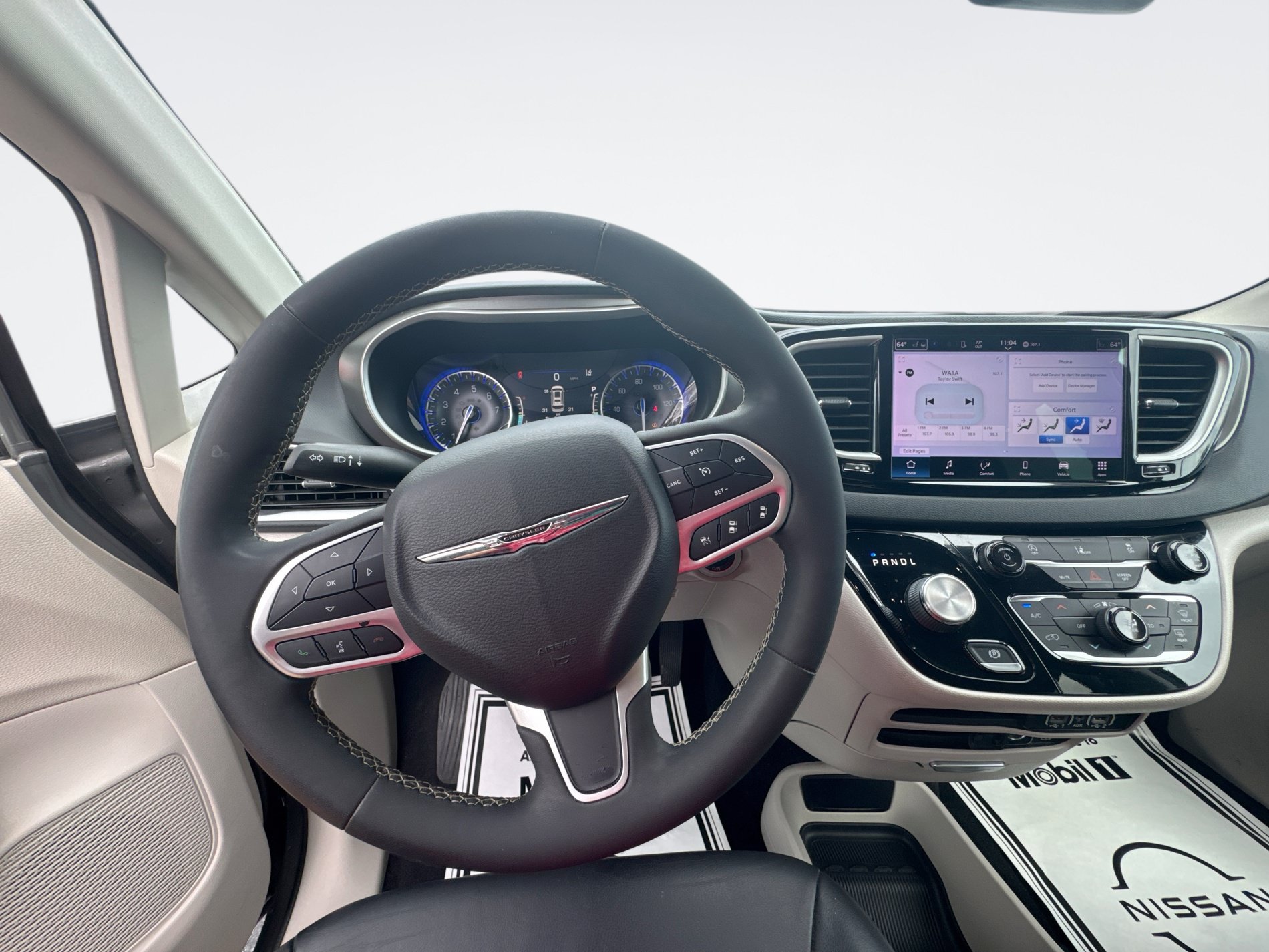 Used 2022 Chrysler Pacifica Touring-L FWD image 16