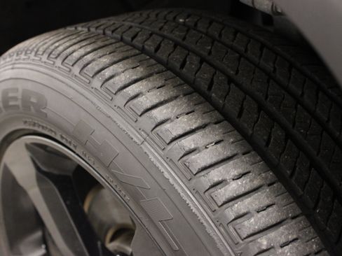 Used 2023 Jeep Grand Cherokee L Laredo RWD image 11