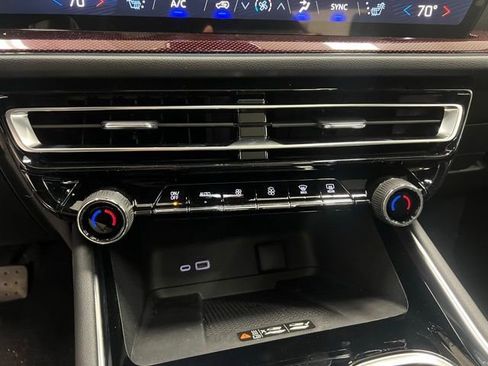 New 2026 Chevrolet Traverse Z71 w/ Enhanced Driving Package AWD/4WD image 10