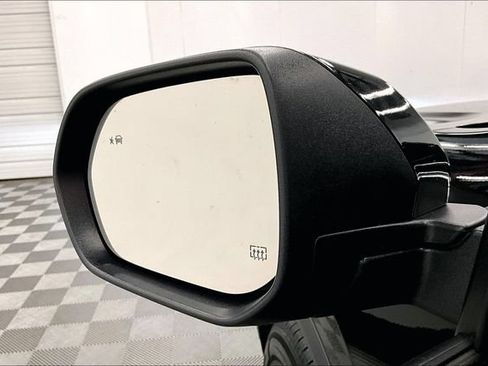 Used 2025 Chevrolet Traverse LT AWD/4WD image 39