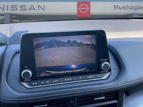 Used 2024 Nissan Rogue SV FWD image 14