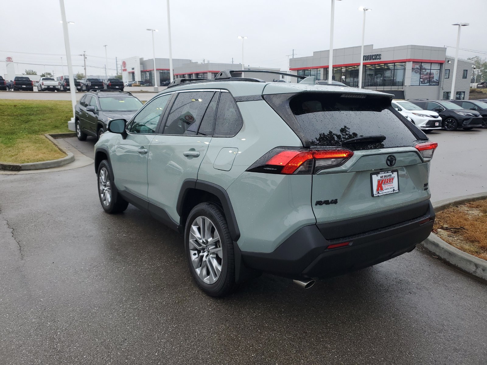 Used 2023 Toyota RAV4 XLE Premium AWD/4WD image 3