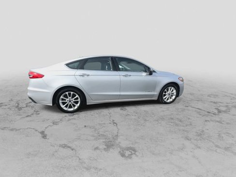Used 2019 Ford Fusion SE image 9