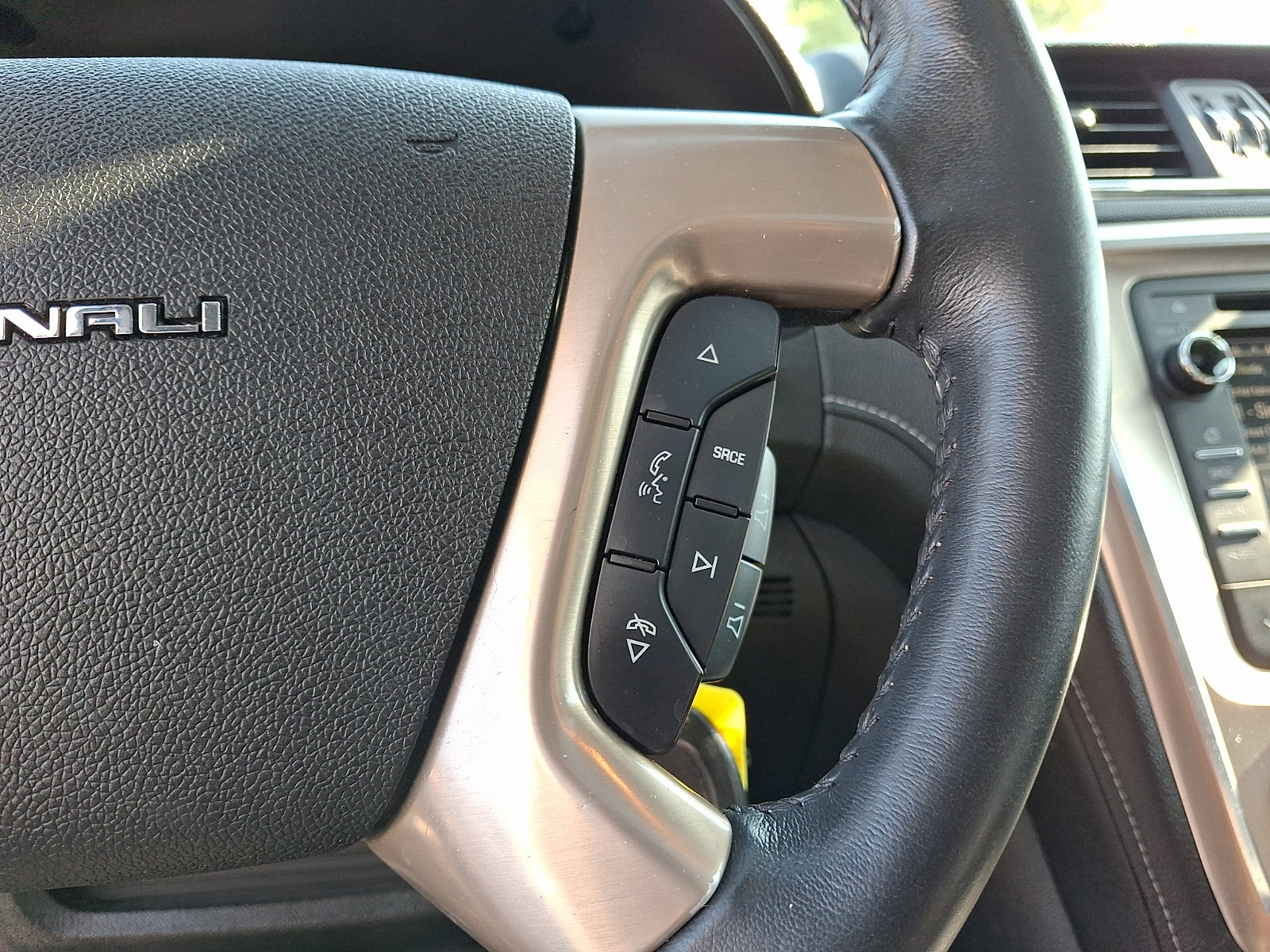 Used 2016 GMC Acadia Denali AWD/4WD image 22