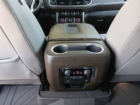 Certified 2024 Chevrolet Suburban Z71 w/ Luxury Package AWD/4WD image 22