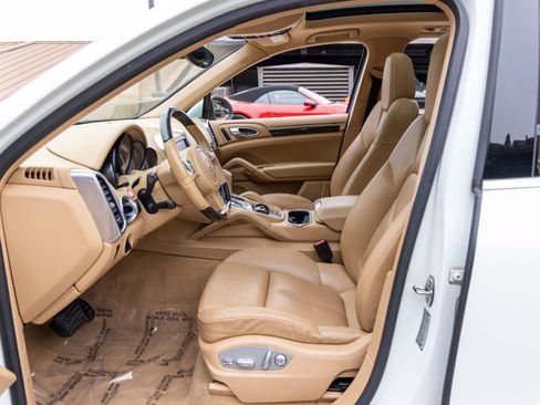 Used 2014 Porsche Cayenne Diesel AWD/4WD image 28