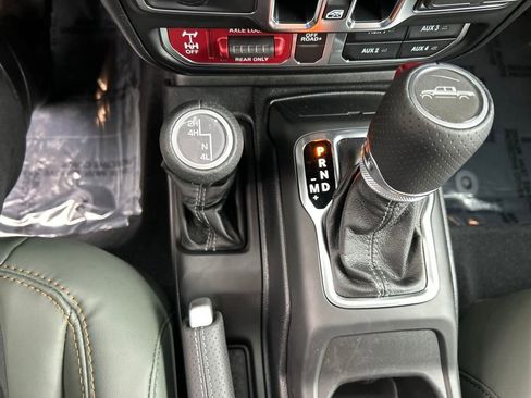 New 2025 Jeep Gladiator Mojave image 17