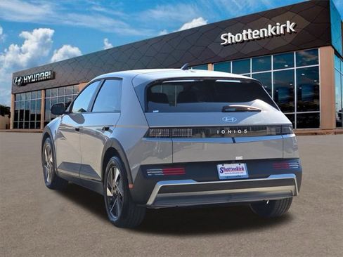 New 2026 Hyundai Ioniq 5 SE image 8