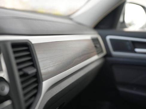 Certified 2022 Volkswagen Atlas SE image 28