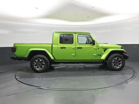 New 2026 Jeep Gladiator Sport AWD/4WD image 2