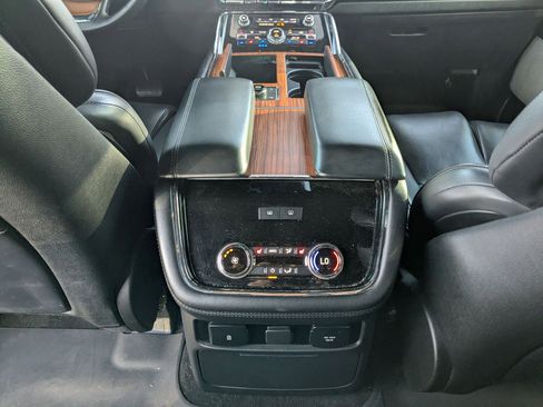 Used 2019 Lincoln Navigator L Reserve image 22