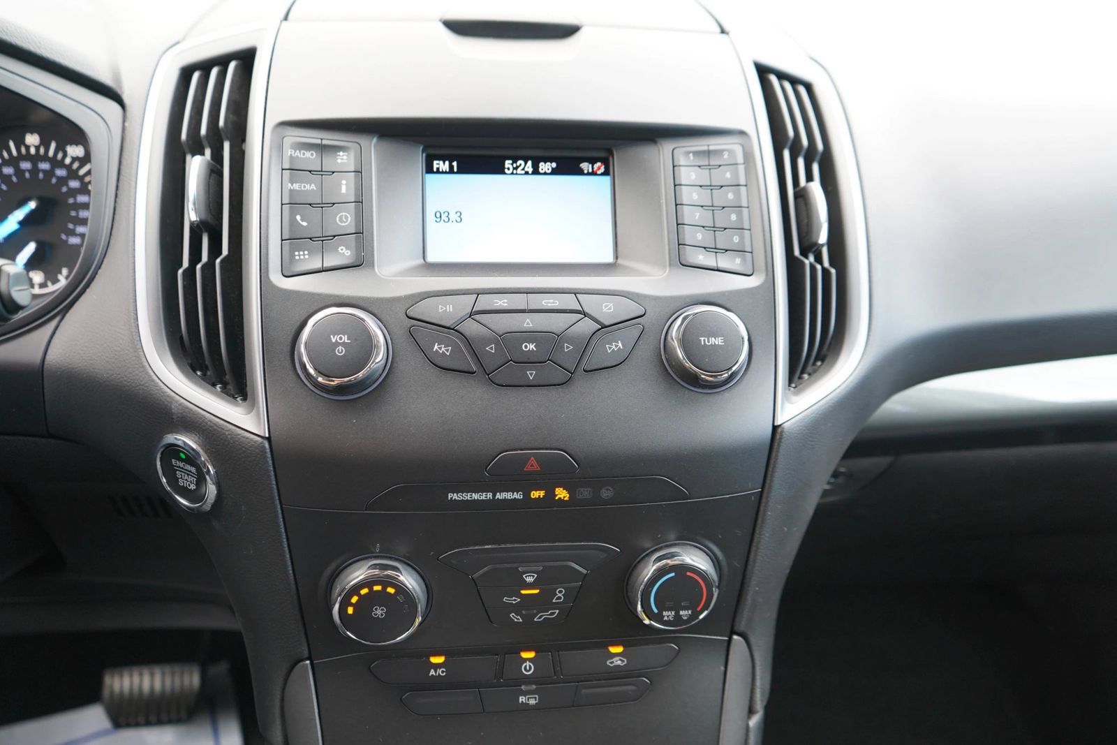 Used 2019 Ford Edge SE FWD image 11