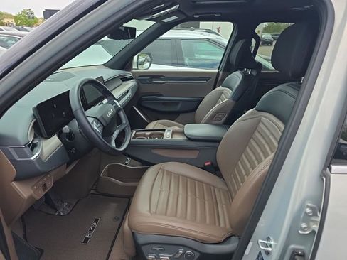 Used 2024 Kia EV9 Land AWD/4WD image 7