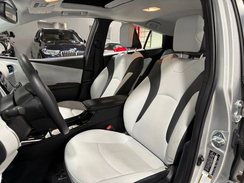 Used 2017 Toyota Prius Four w/ Premium Convenience Package image 14