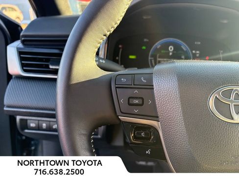 Used 2025 Toyota Camry SE w/ Convenience Package image 28