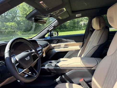 New 2026 Cadillac Lyriq Signature Luxury w/ Nappa Leather Package AWD/4WD image 10