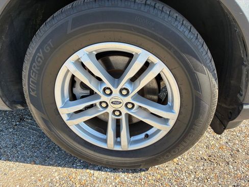 Used 2024 Ford Explorer XLT w/ Equipment Group 202A RWD image 28