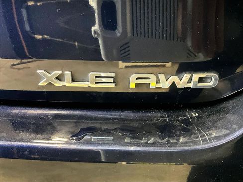 Used 2023 Toyota Highlander XLE image 30