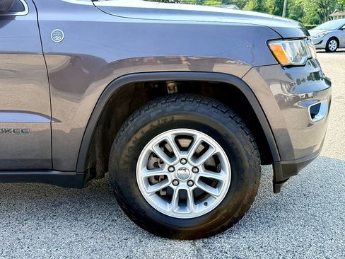 Used 2018 Jeep Grand Cherokee Laredo AWD/4WD image 12