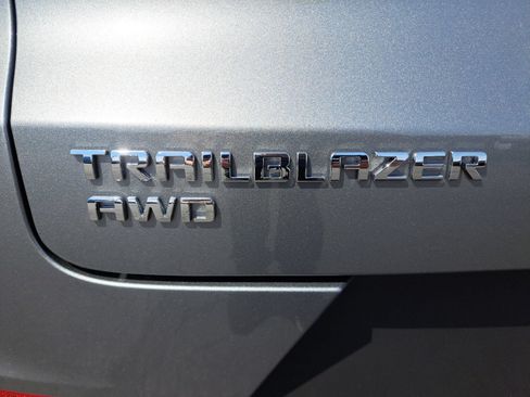 New 2026 Chevrolet TrailBlazer LT w/ Convenience Package AWD/4WD image 11