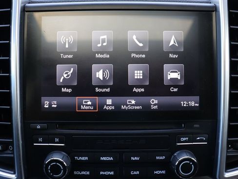 Used 2018 Porsche Cayenne Platinum Edition image 25