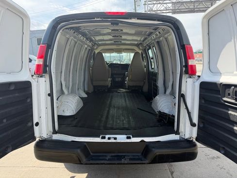 Used 2017 Chevrolet Express 2500 image 12