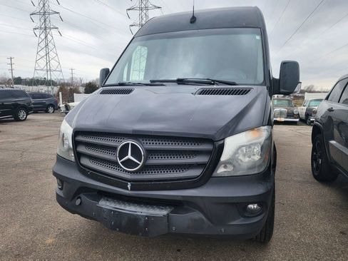 Used 2018 Mercedes-Benz Sprinter 2500 image 9
