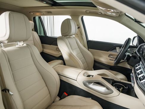 Used 2024 Mercedes-Benz GLS 580 4MATIC image 26