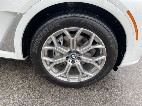 Used 2023 BMW X7 xDrive40i w/ Premium Package image 11