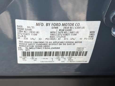 Certified 2025 Lincoln Aviator Reserve RWD image 34