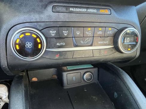 Used 2020 Ford Escape SE image 22