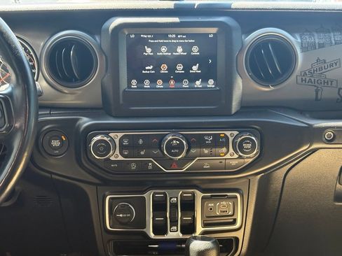 Used 2023 Jeep Gladiator Sport AWD/4WD image 11